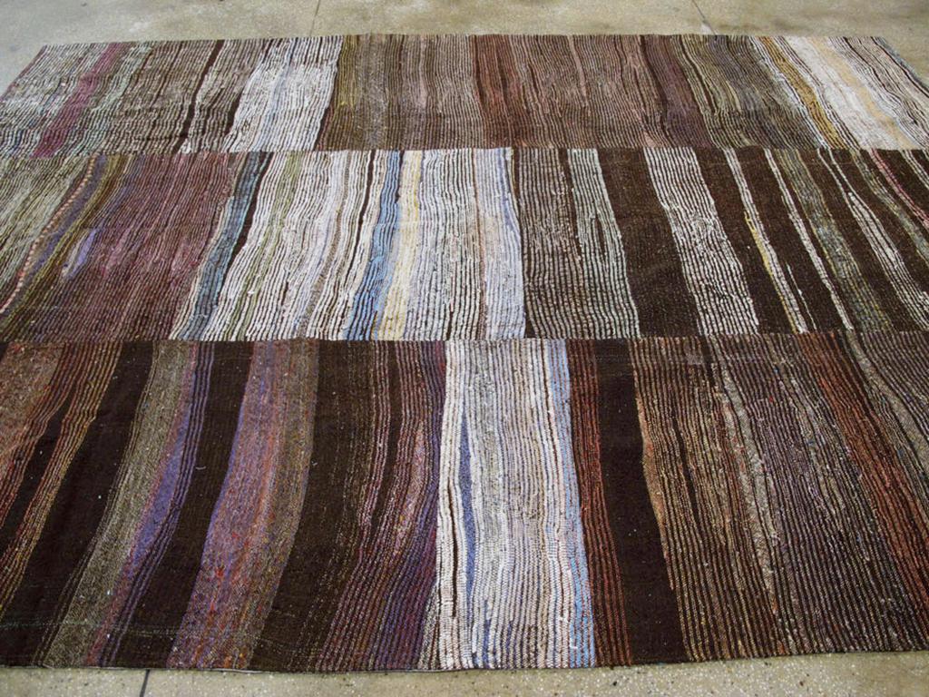 21st Century Modern Turkish Flatweave Room Size Carpet (Türkisch) im Angebot