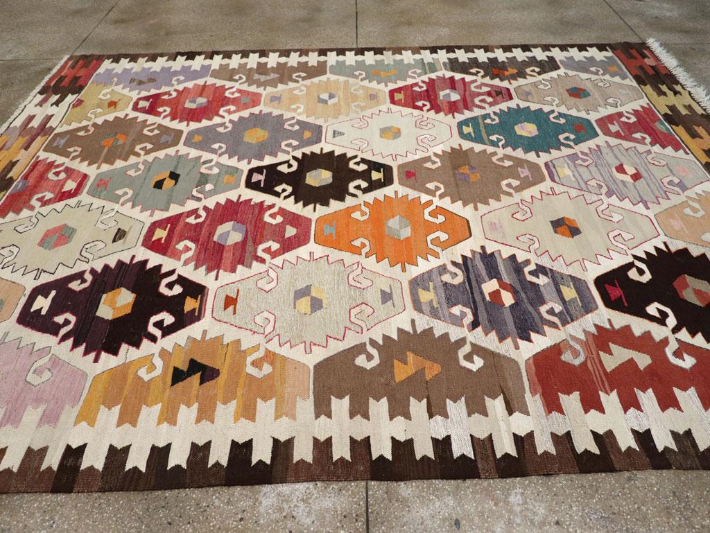 21st Century Modern Turkish Flatweave Room Size Carpet (Türkisch) im Angebot