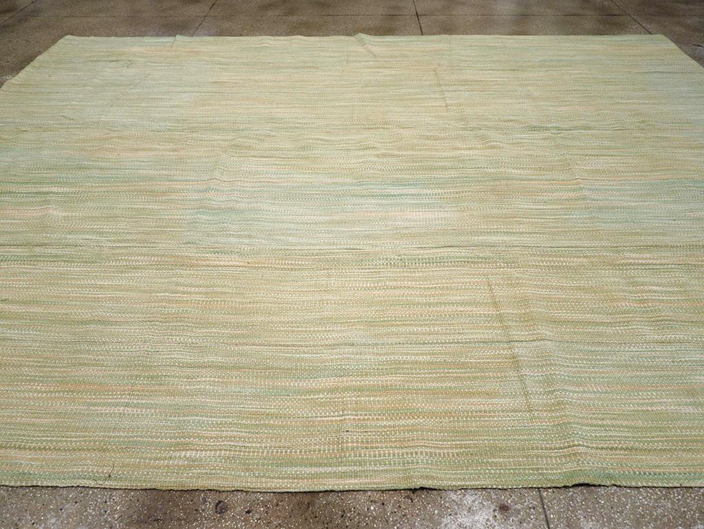 21st Century Modern Turkish Flatweave Room Size Carpet (Türkisch) im Angebot