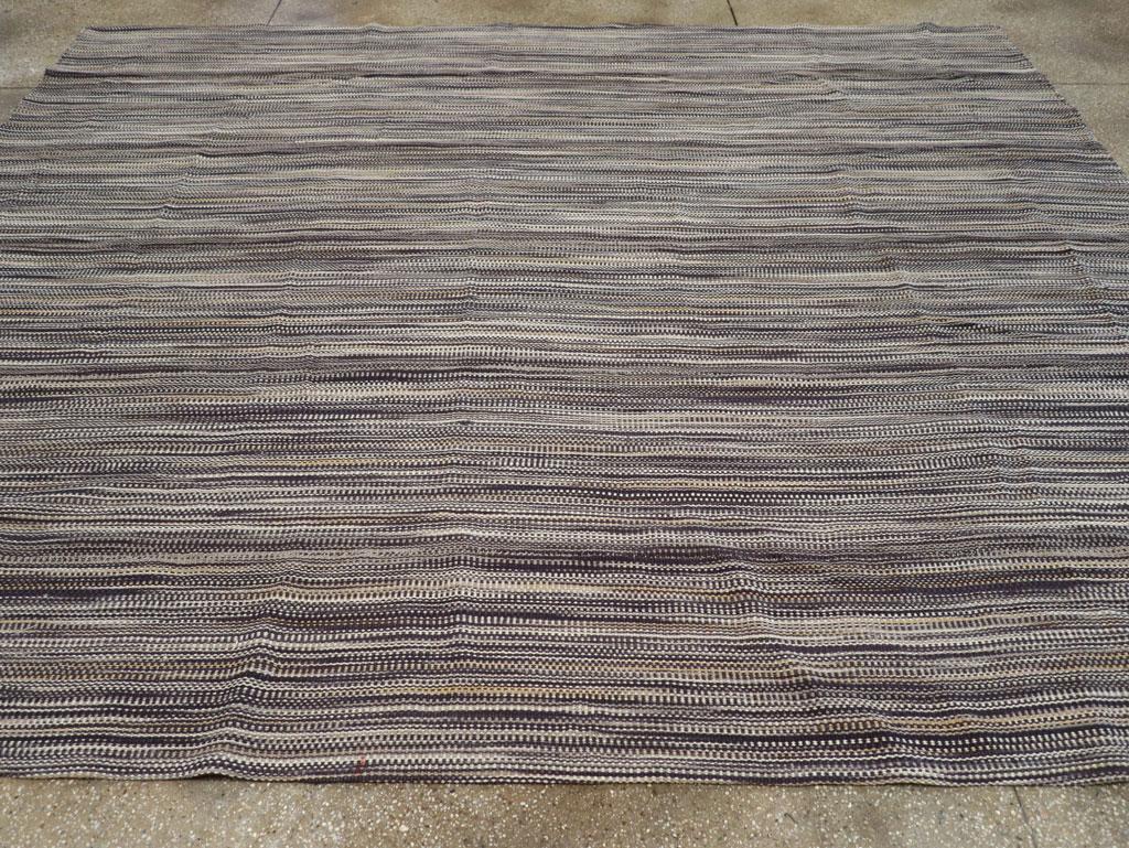 21st Century Modern Turkish Flatweave Room Size Carpet (Türkisch) im Angebot