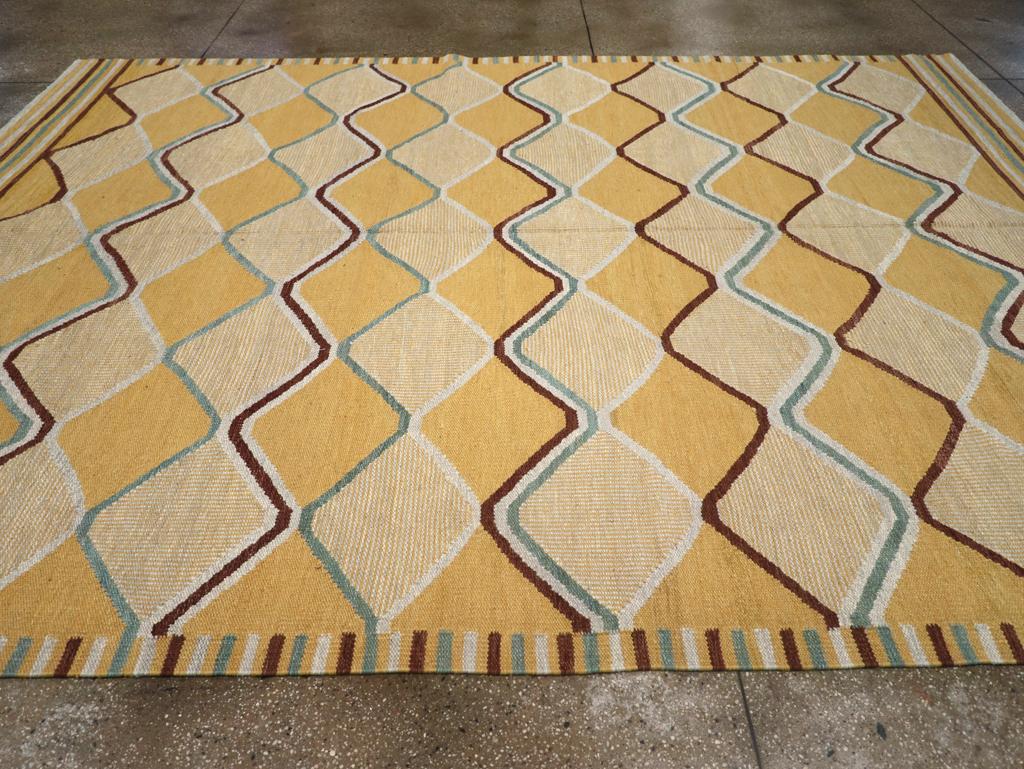 21st Century Modern Turkish Flatweave Room Size Carpet (Türkisch) im Angebot