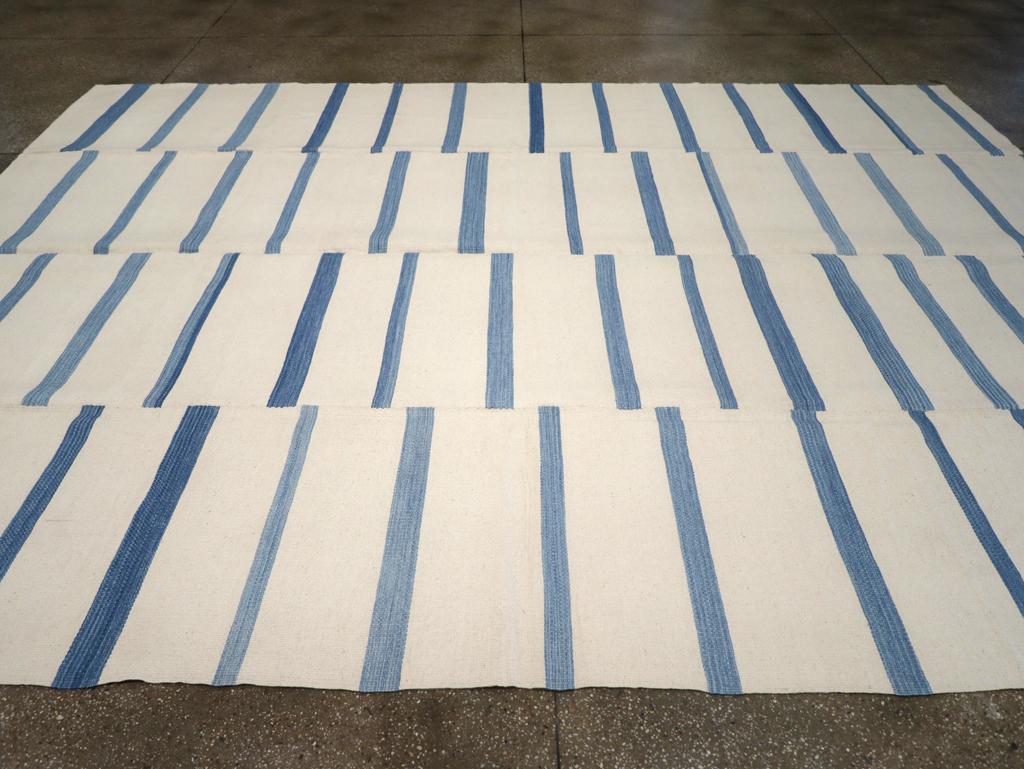 21st Century Modern Turkish Flatweave Room Size Carpet (Türkisch) im Angebot
