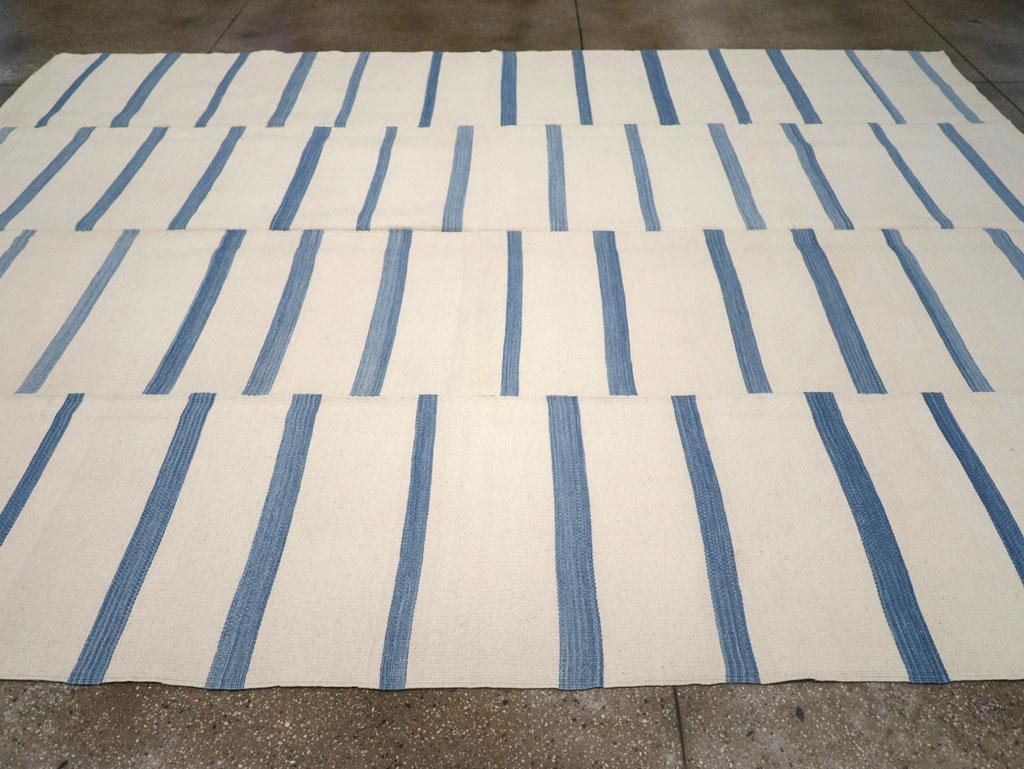 21st Century Modern Turkish Flatweave Room Size Carpet (Türkisch) im Angebot