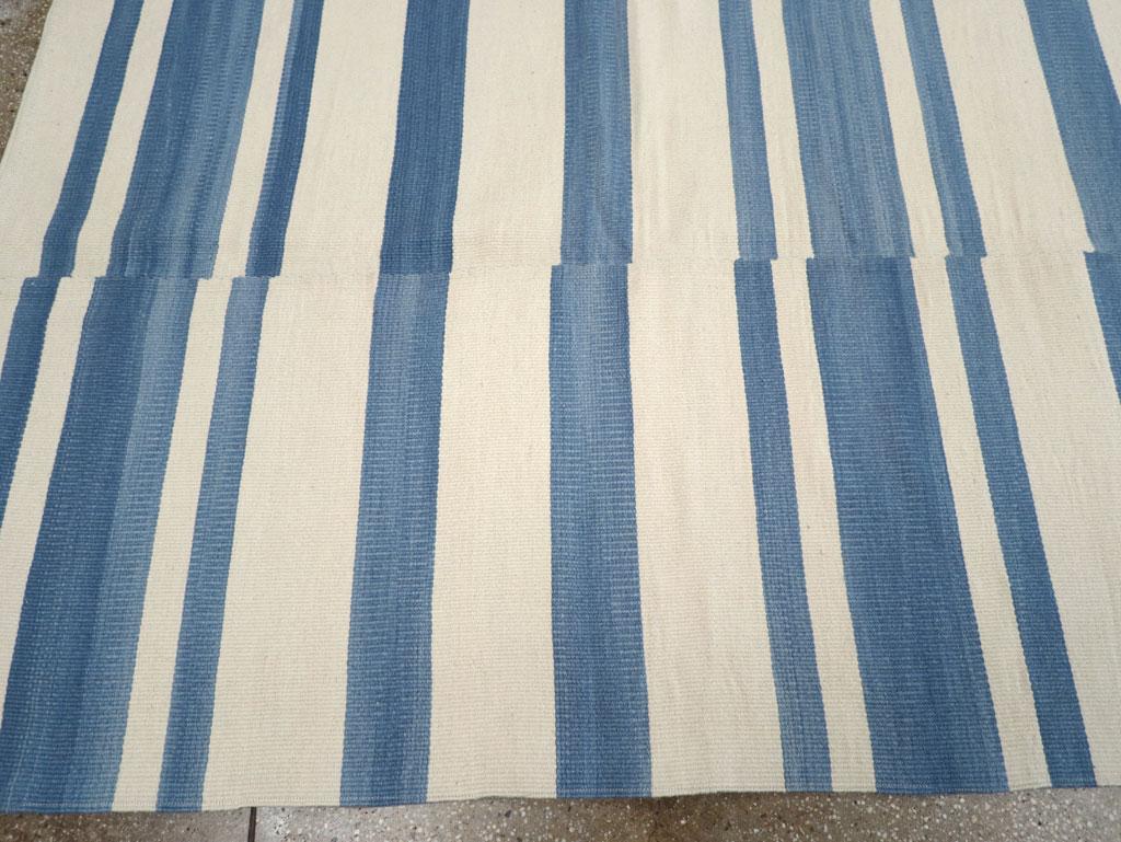 21st Century Modern Turkish Flatweave Room Size Carpet (Handgewebt) im Angebot