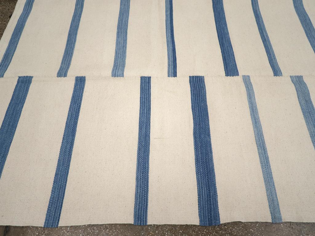 21st Century Modern Turkish Flatweave Room Size Carpet (Handgewebt) im Angebot