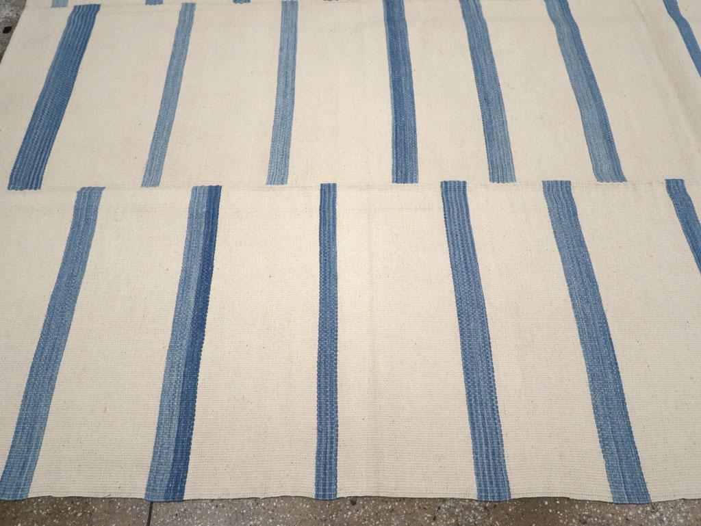 21st Century Modern Turkish Flatweave Room Size Carpet (Handgewebt) im Angebot