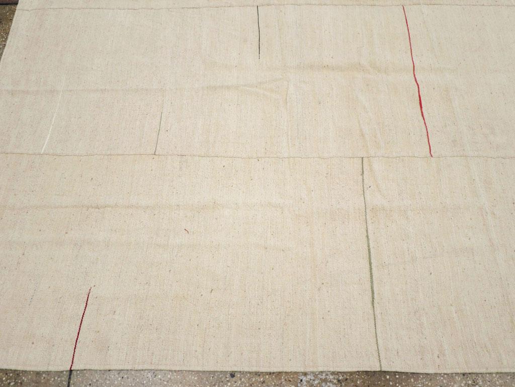 21st Century Modern Turkish Flatweave Room Size Carpet (Handgewebt) im Angebot