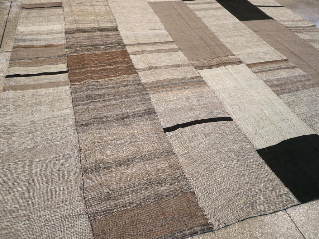 21st Century Modern Turkish Flatweave Room Size Carpet im Zustand „Neu“ im Angebot in New York, NY