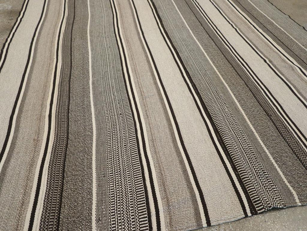 21st Century Modern Turkish Flatweave Room Size Carpet im Zustand „Neu“ im Angebot in New York, NY