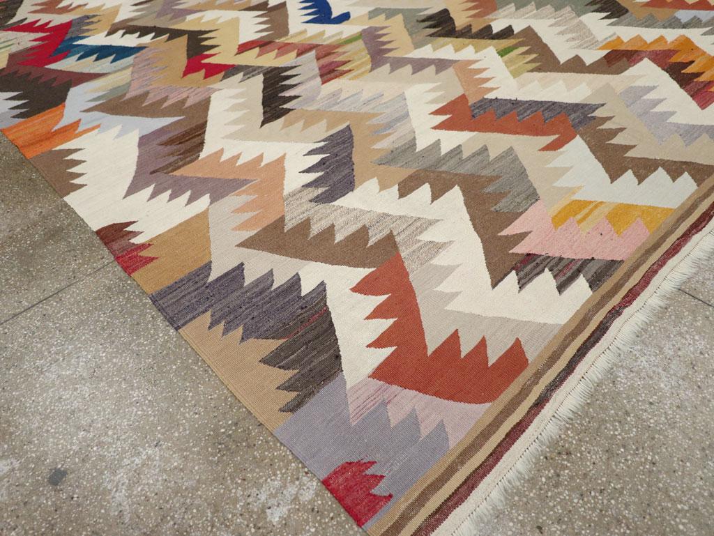 21st Century Modern Turkish Flatweave Room Size Carpet en Nuevo estado para la venta en New York, NY