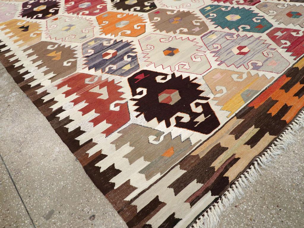 21st Century Modern Turkish Flatweave Room Size Carpet im Zustand „Neu“ im Angebot in New York, NY