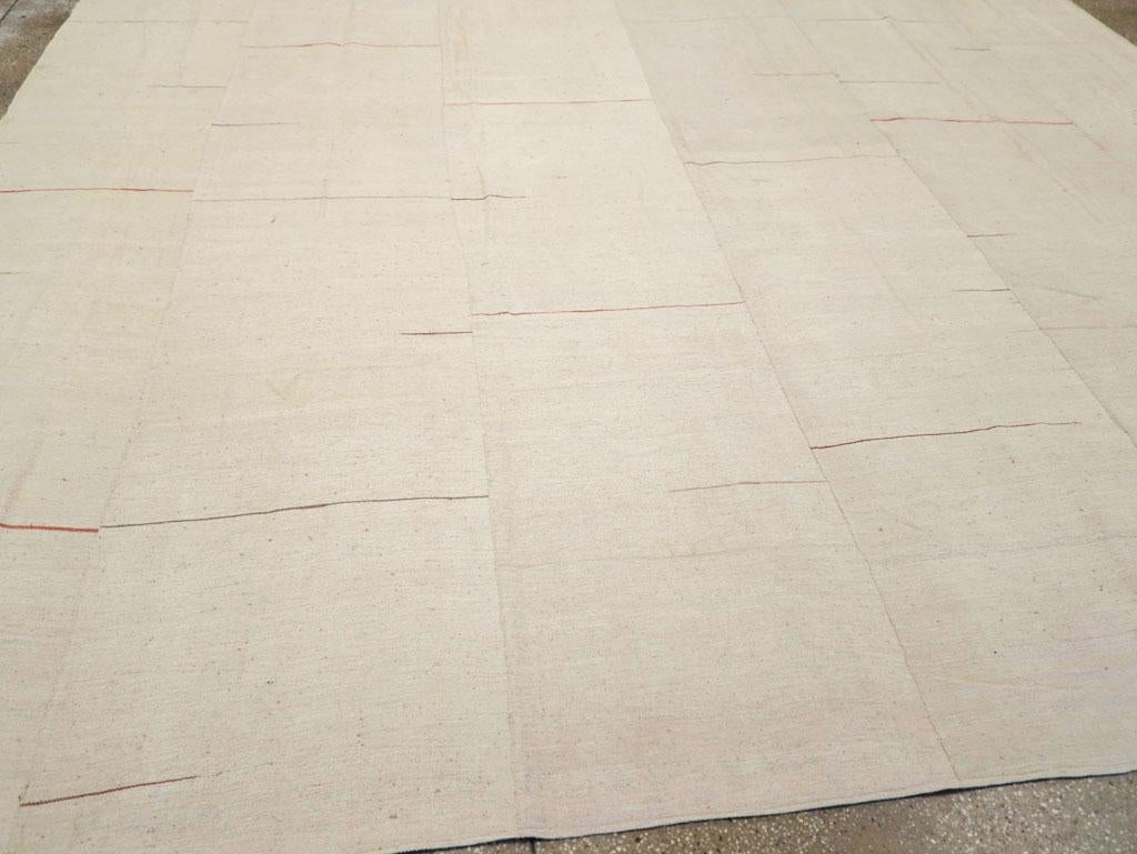 21st Century Modern Turkish Flatweave Room Size Carpet im Zustand „Neu“ im Angebot in New York, NY
