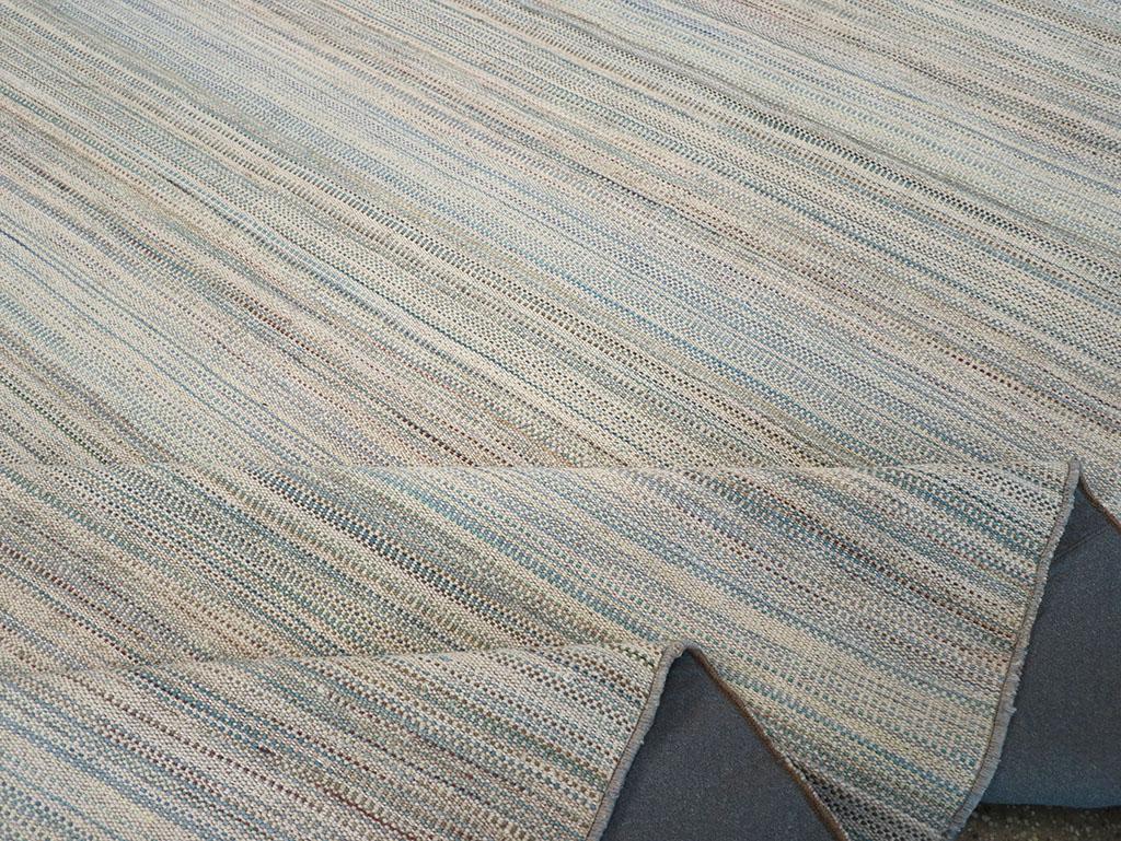 21st Century Modern Turkish Flatweave Room Size Carpet (21. Jahrhundert und zeitgenössisch) im Angebot