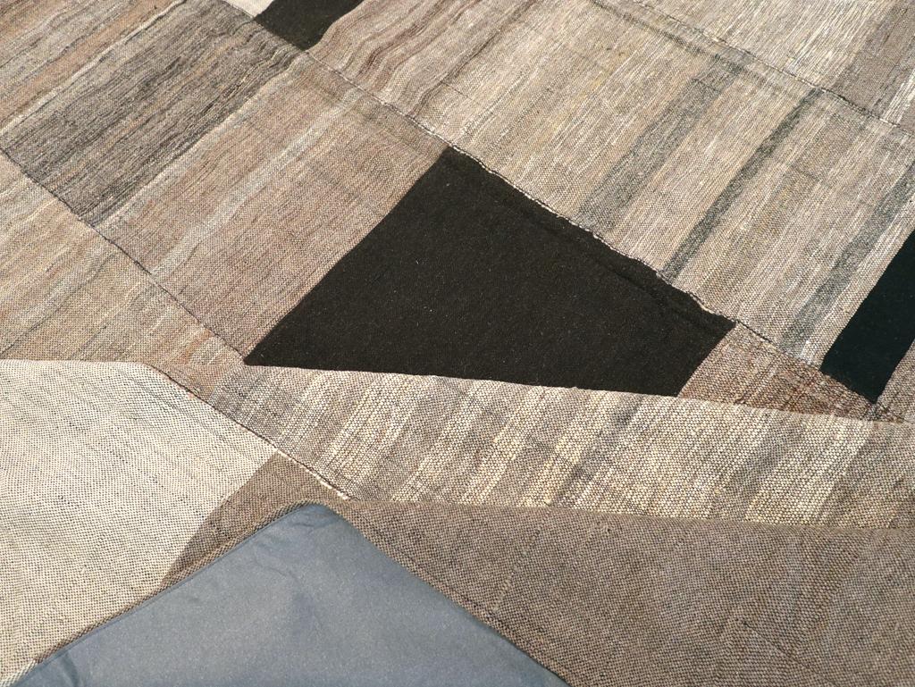 21st Century Modern Turkish Flatweave Room Size Carpet (21. Jahrhundert und zeitgenössisch) im Angebot