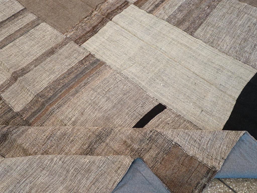 21st Century Modern Turkish Flatweave Room Size Carpet (21. Jahrhundert und zeitgenössisch) im Angebot