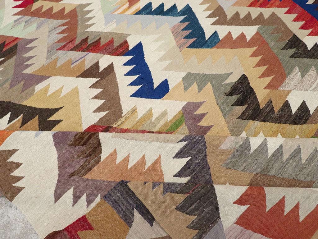 21st Century Modern Turkish Flatweave Room Size Carpet Siglo XXI y contemporáneo en venta