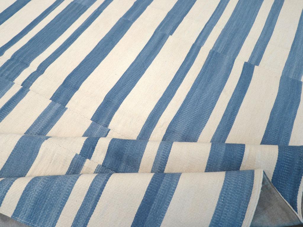 21st Century Modern Turkish Flatweave Room Size Carpet (21. Jahrhundert und zeitgenössisch) im Angebot