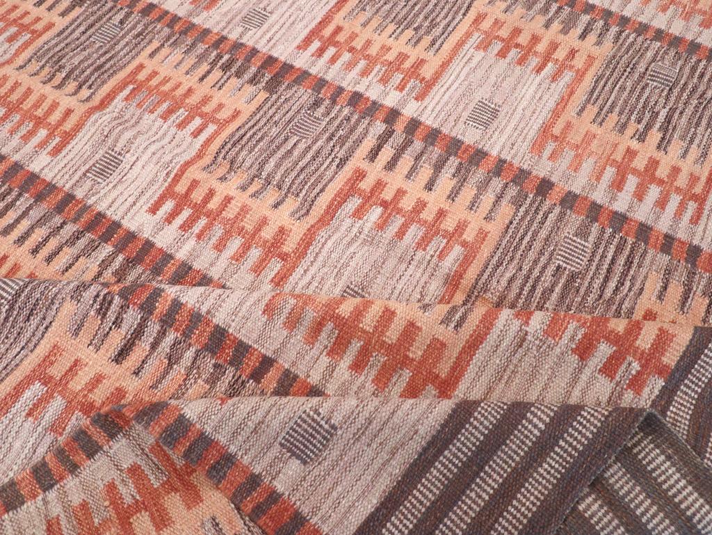 21st Century Modern Turkish Flatweave Room Size Carpet (21. Jahrhundert und zeitgenössisch) im Angebot