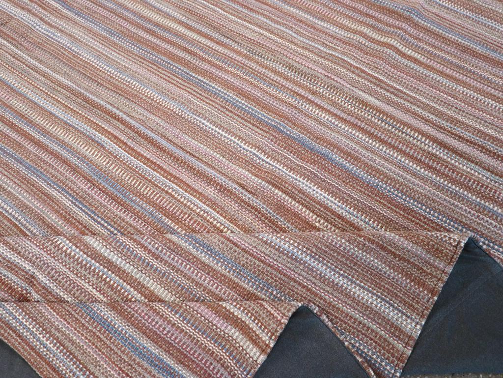 21st Century Modern Turkish Flatweave Room Size Carpet (21. Jahrhundert und zeitgenössisch) im Angebot