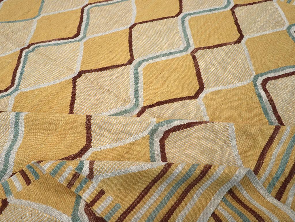 21st Century Modern Turkish Flatweave Room Size Carpet (21. Jahrhundert und zeitgenössisch) im Angebot
