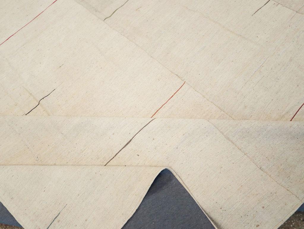 21st Century Modern Turkish Flatweave Room Size Carpet (21. Jahrhundert und zeitgenössisch) im Angebot