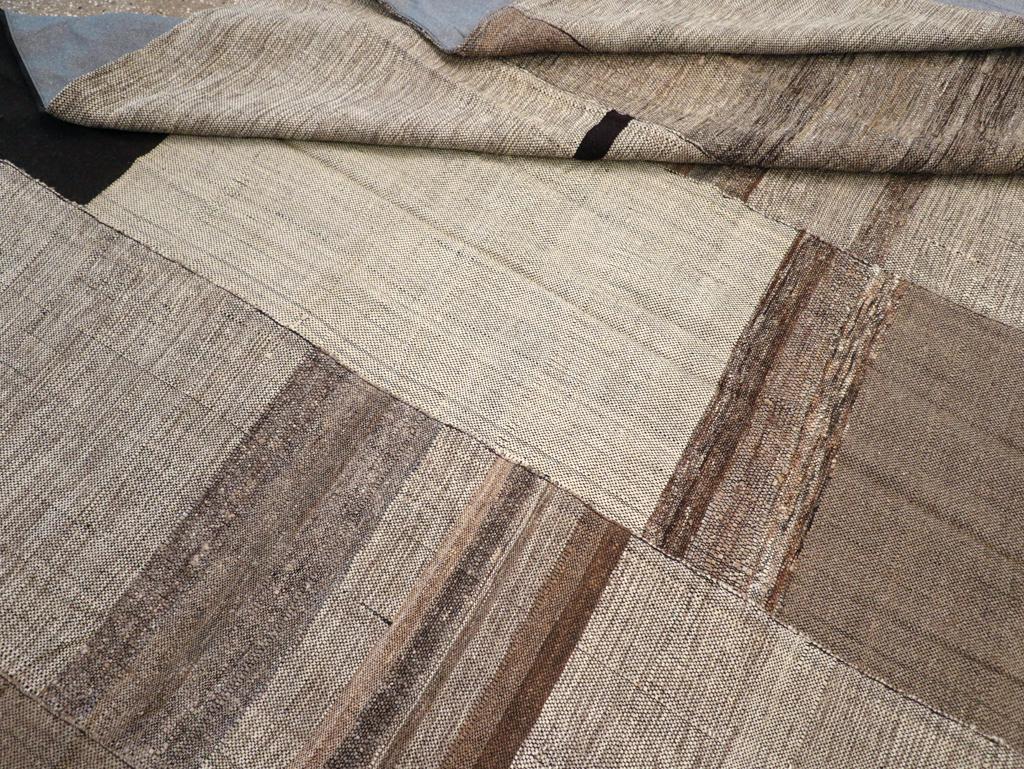 21st Century Modern Turkish Flatweave Room Size Carpet (Wolle) im Angebot