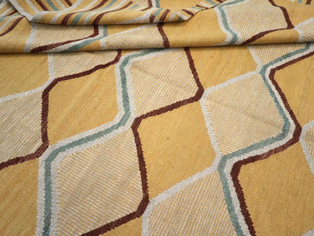 21st Century Modern Turkish Flatweave Room Size Carpet (Wolle) im Angebot
