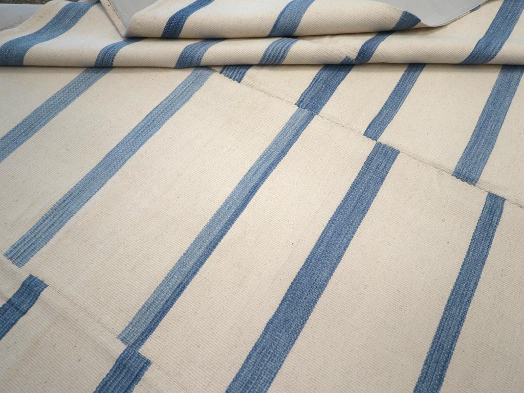 21st Century Modern Turkish Flatweave Room Size Carpet (Wolle) im Angebot