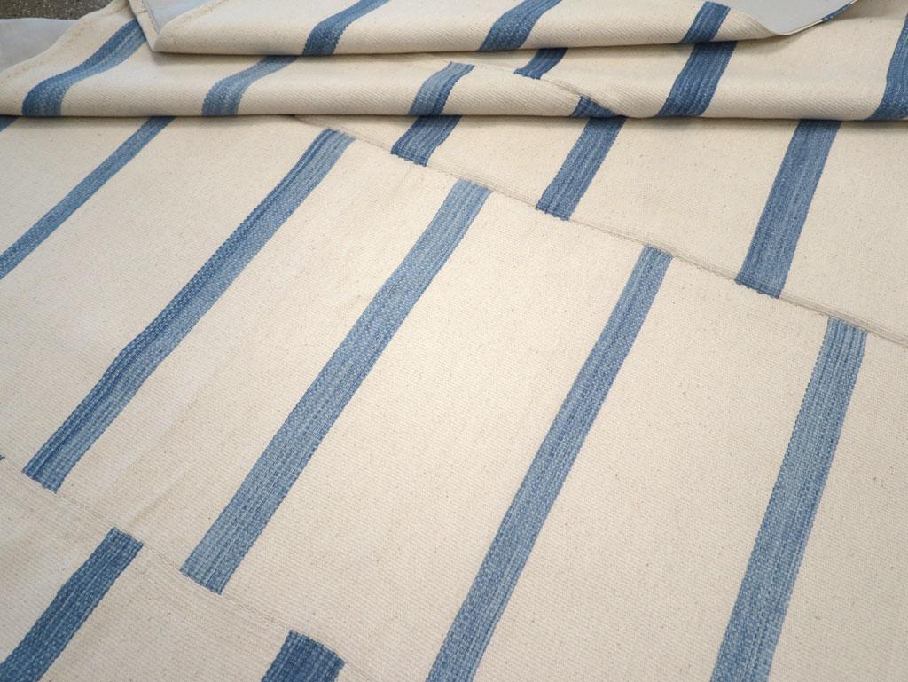 21st Century Modern Turkish Flatweave Room Size Carpet (Wolle) im Angebot