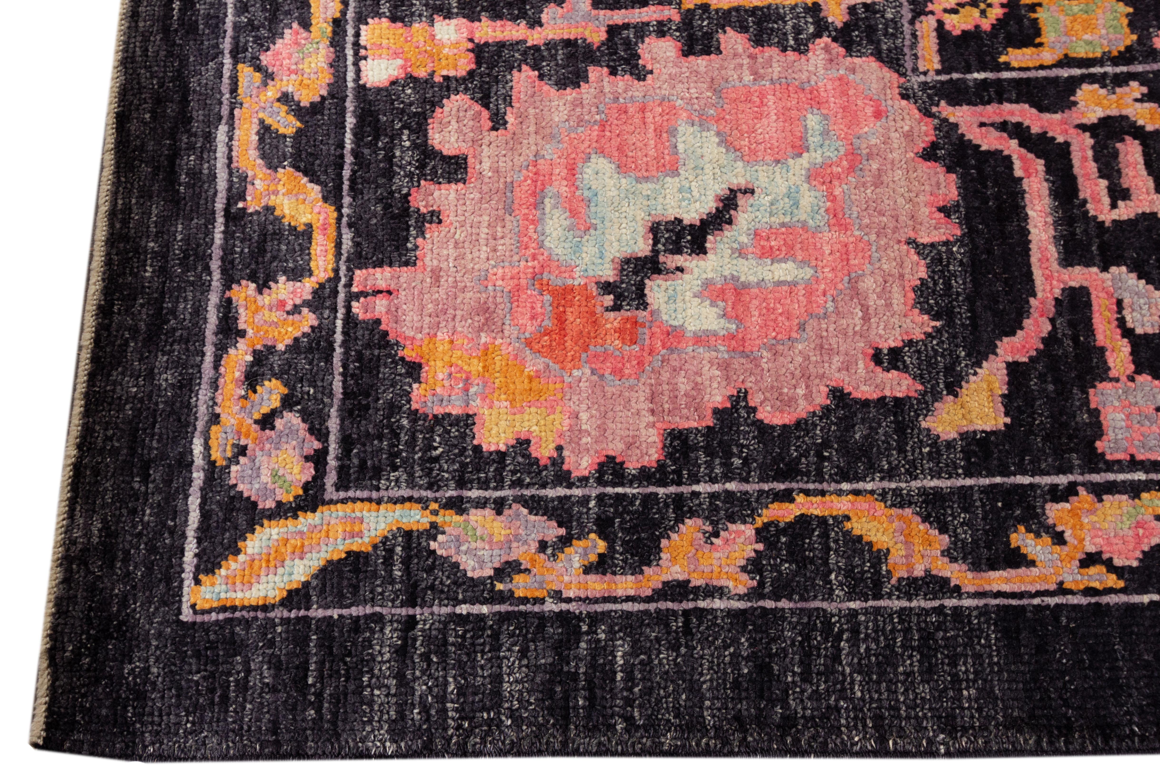 Hand-Knotted 21st Century Modern Turkish Oushak Rug For Sale