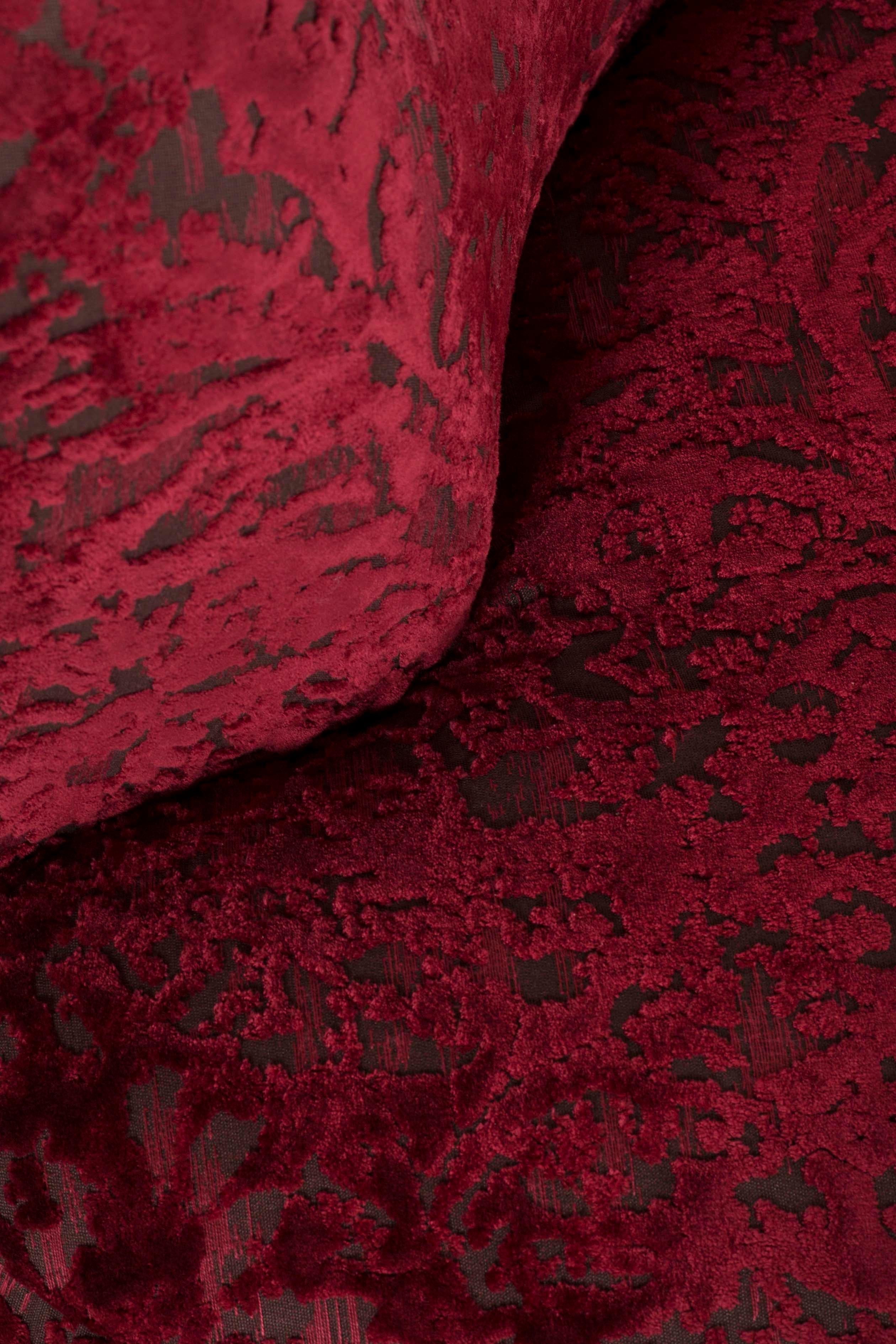 Fatto a mano Divano moderno a due piazze curvo, velluto jacquard italiano Made in Portogallo by Greenapple in vendita