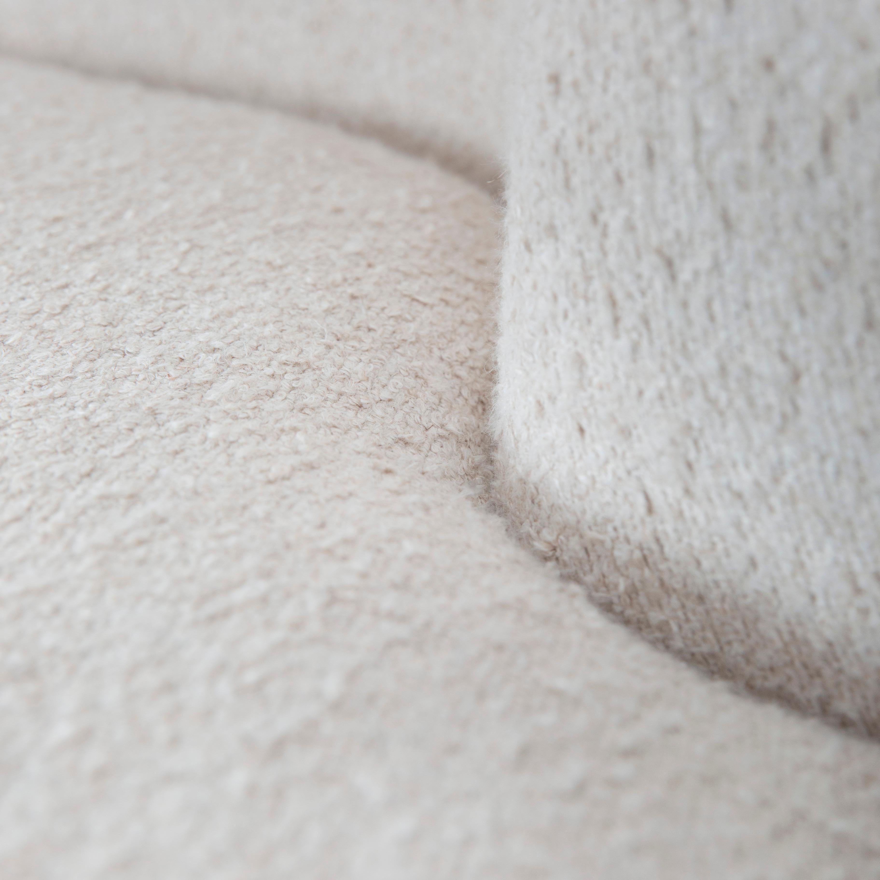 The Modernity Twins Curved Sofa, White Bouclé, Handmade Portugal by Greenapple en vente 5