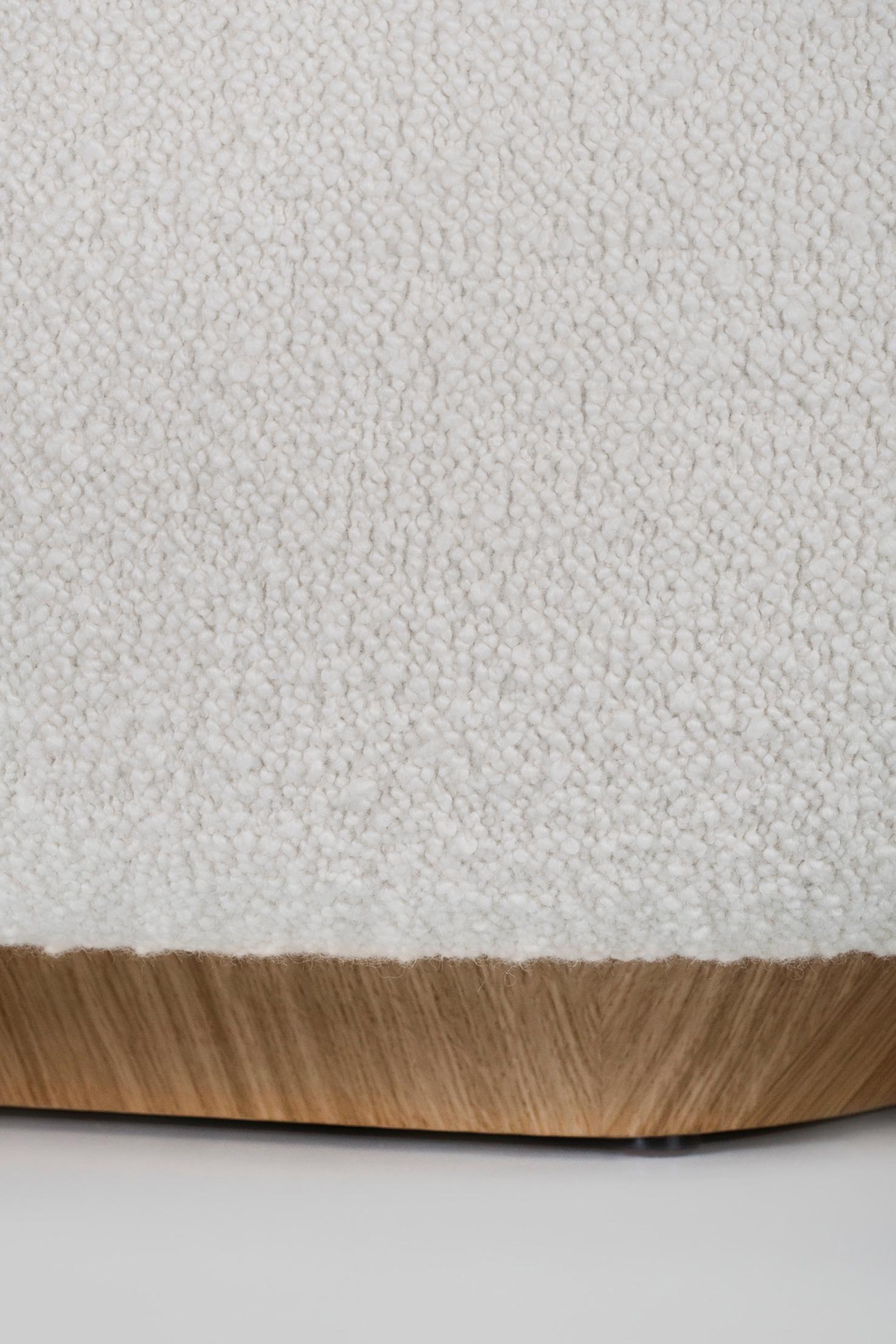 Organic Modern Twins Curved Sofa, Weißer Bouclé, Handgefertigt Portugal von Greenapple im Angebot 4