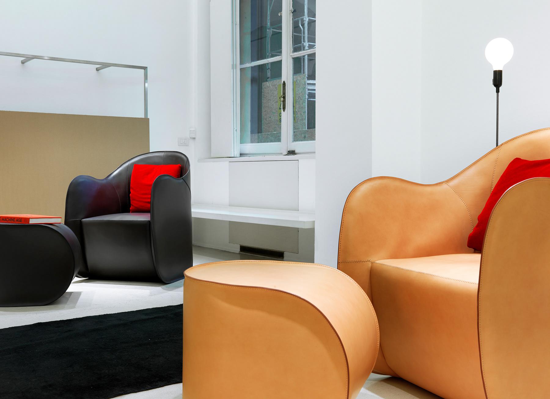 XXIe siècle et contemporain Ensemble de fauteuil et pouf Ultralight modernes du 21e siècle en cuir de peau en vente