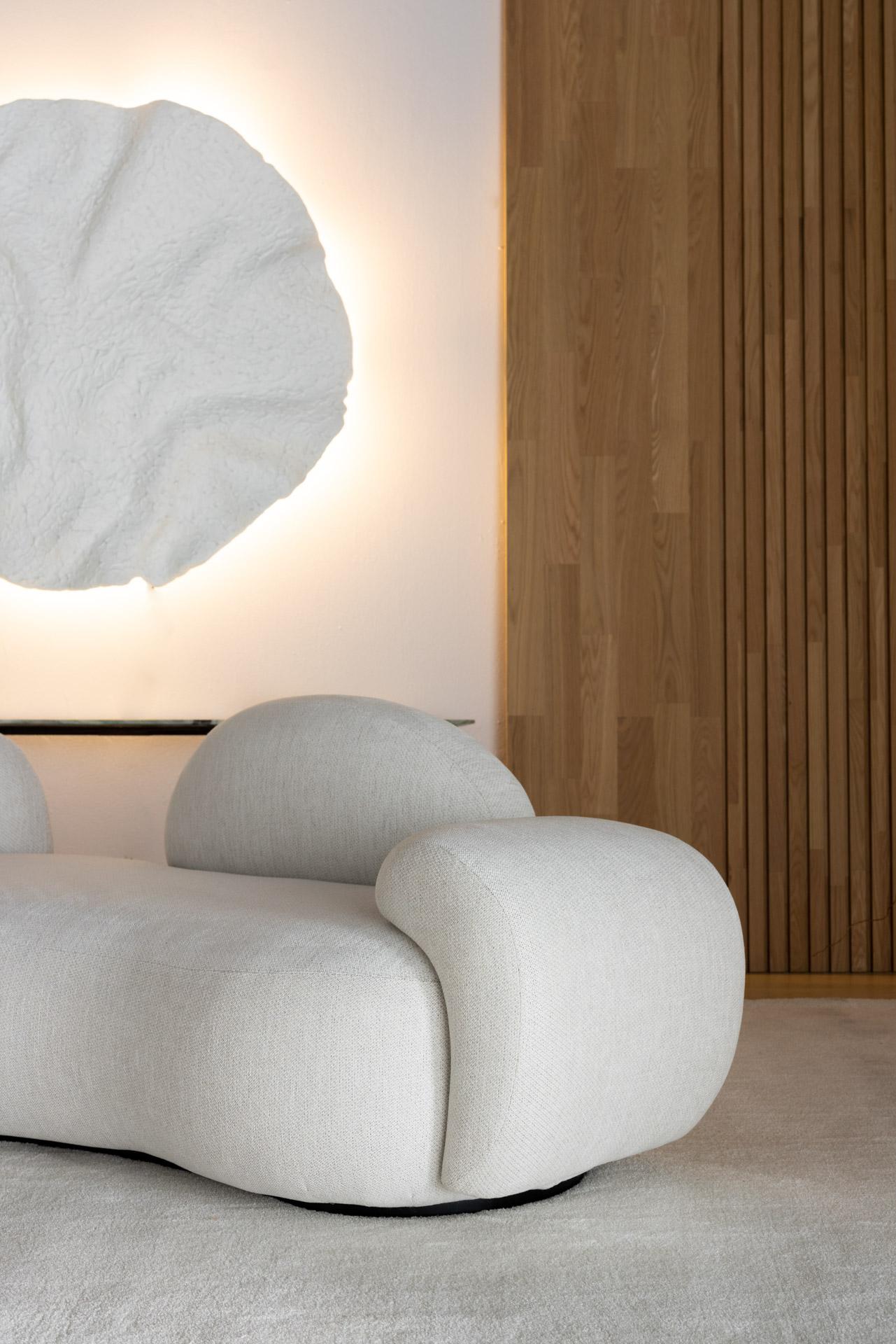 Modernes unbearbeitetes, geschwungenes Sofa, Perlensamt, handgefertigt in Portugal von Greenapple (Handgefertigt) im Angebot