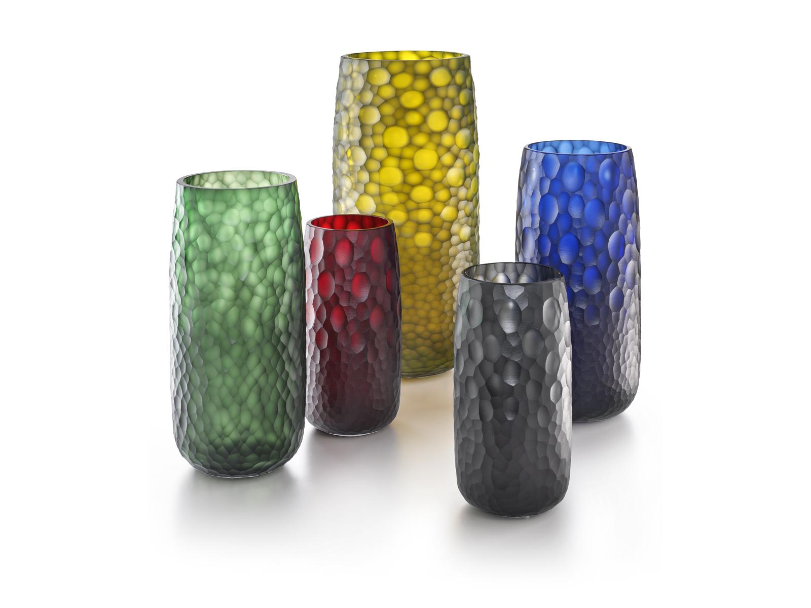 Battuti: Mouth-blown blue vase in cased glass, entirely hand-ground.

Essential shapes highlight surfaces that are entirely 
