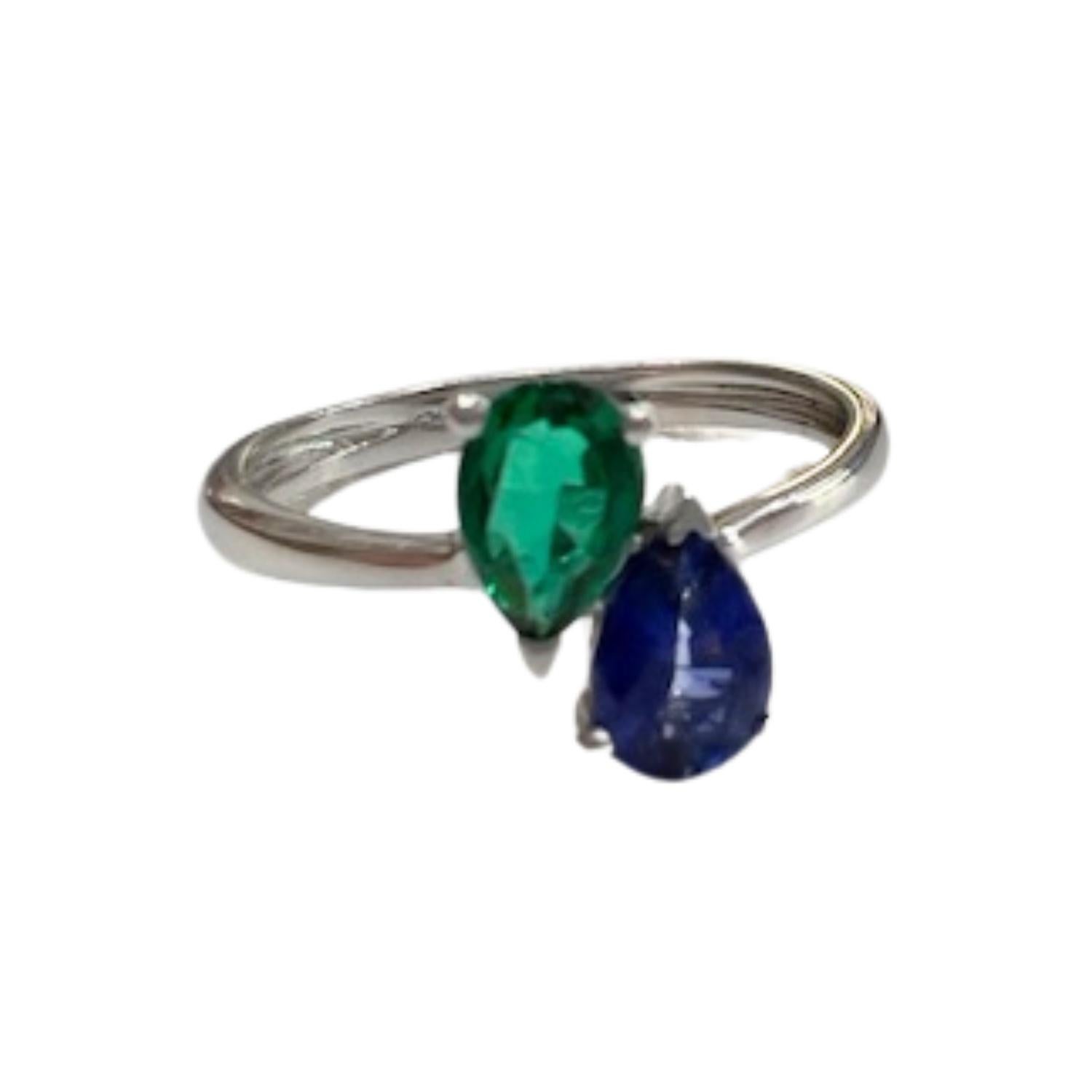 21st Century Modern with Sapphire and Emerald 18K Gold Ring For Sale 4