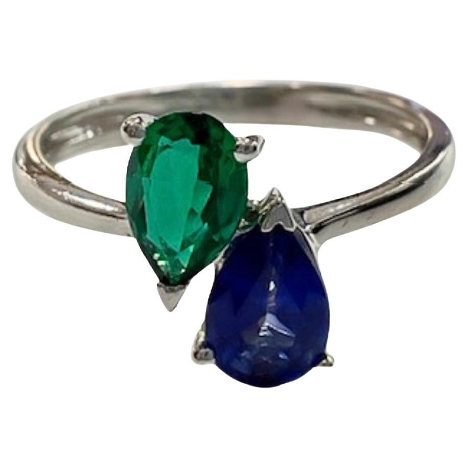 21st Century Modern with Sapphire and Emerald 18K Gold Ring For Sale