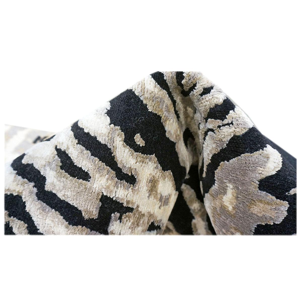 Laine Tapis moderne du 21e siècle en laine et soie noir, blanc et gris 10x14, fait à la main
