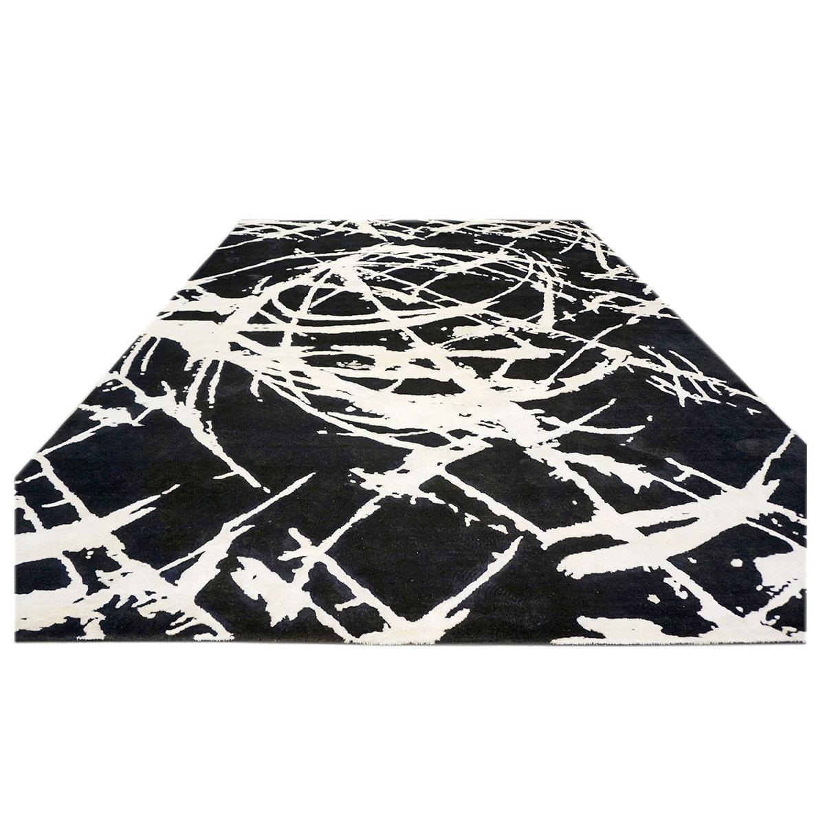 Moderner 9x12 schwarz-weißer handgefertigter Teppich aus Wolle und Seide des 21. Jahrhunderts (Nepalesisch) im Angebot