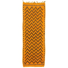 Tapis de couloir tribal marocain orange moderne du 21e siècle