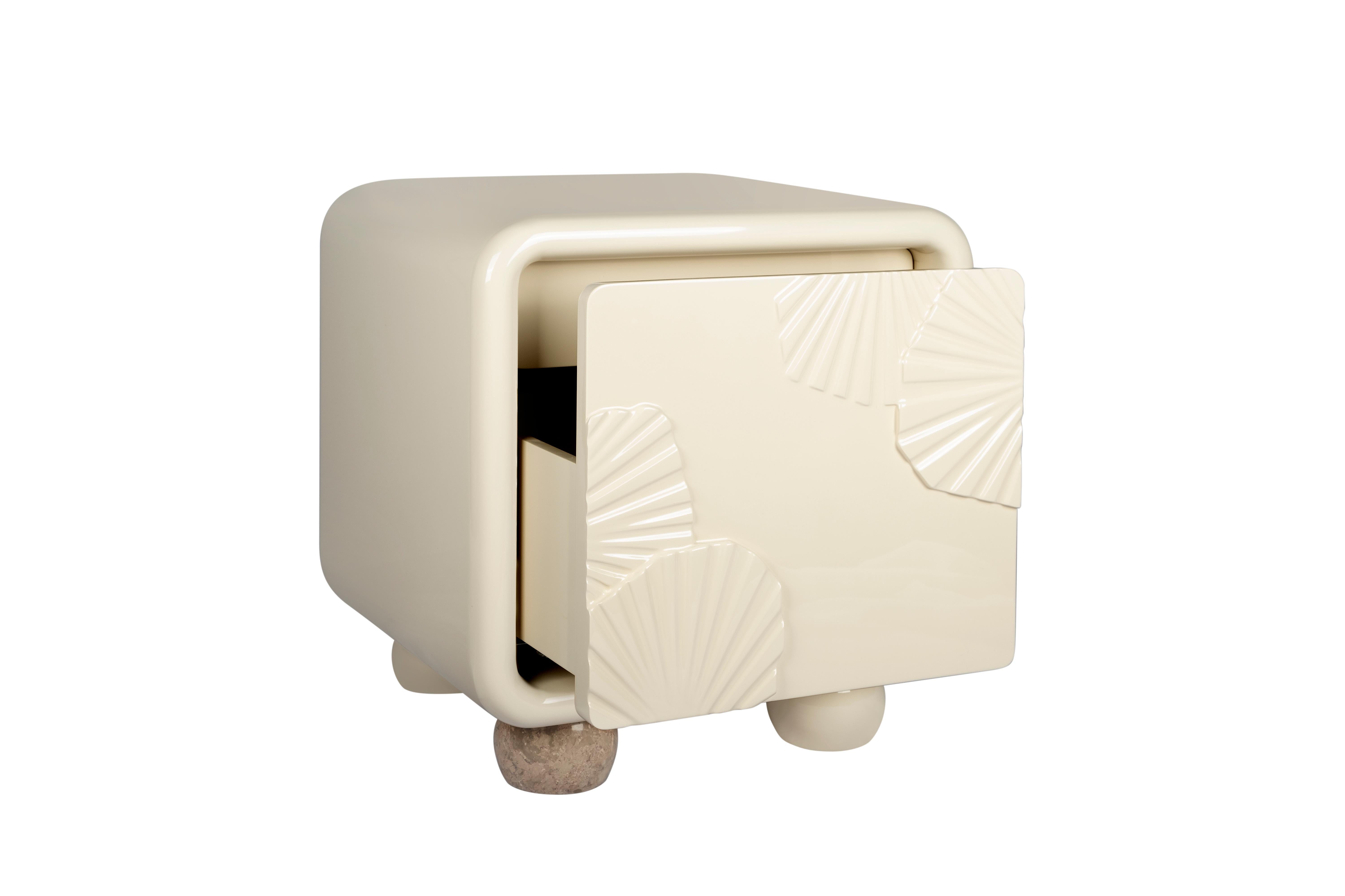 21st Mon Ooh Bedside Table Lacquered Wood Handmade in Portugal by Malabar In New Condition For Sale In RIO TINTO, PT