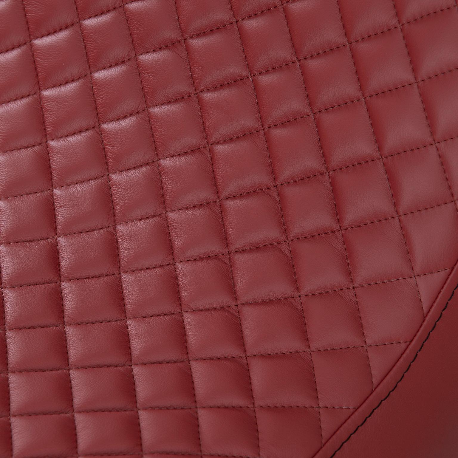 Moderner Mons-Loungesessel aus rotem italienischem Leder, handgefertigt in Portugal von Greenapple (Messing) im Angebot