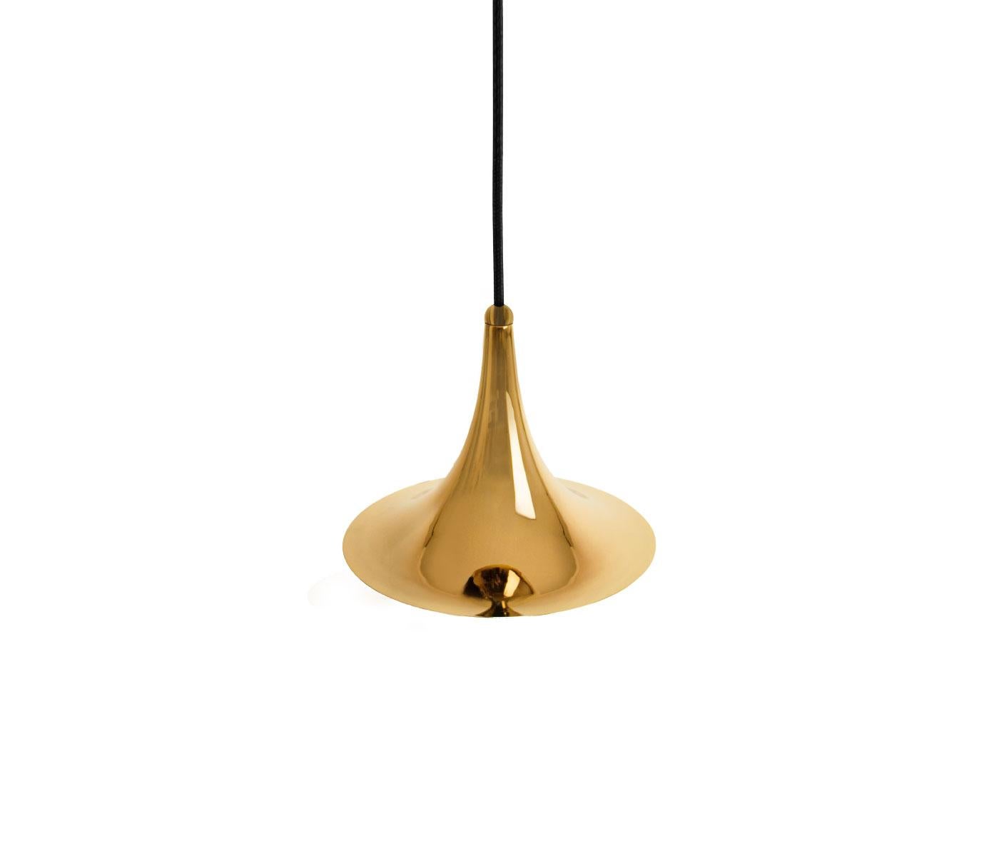 Montreal is quite known for the largest jazz festival in the world, International Jazz Festival. The Montreal modern pendant lamp is a contemporary lighting piece that honors the artistic output of the city’s jazz history, capturing innovation and