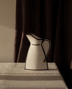Brocca Morandi del 21° secolo, in ceramica bianca, lavorata a mano in Francia
