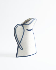 Pichet Morandi bleu du 21e siècle, en céramique blanche, fabriqué à la main en France