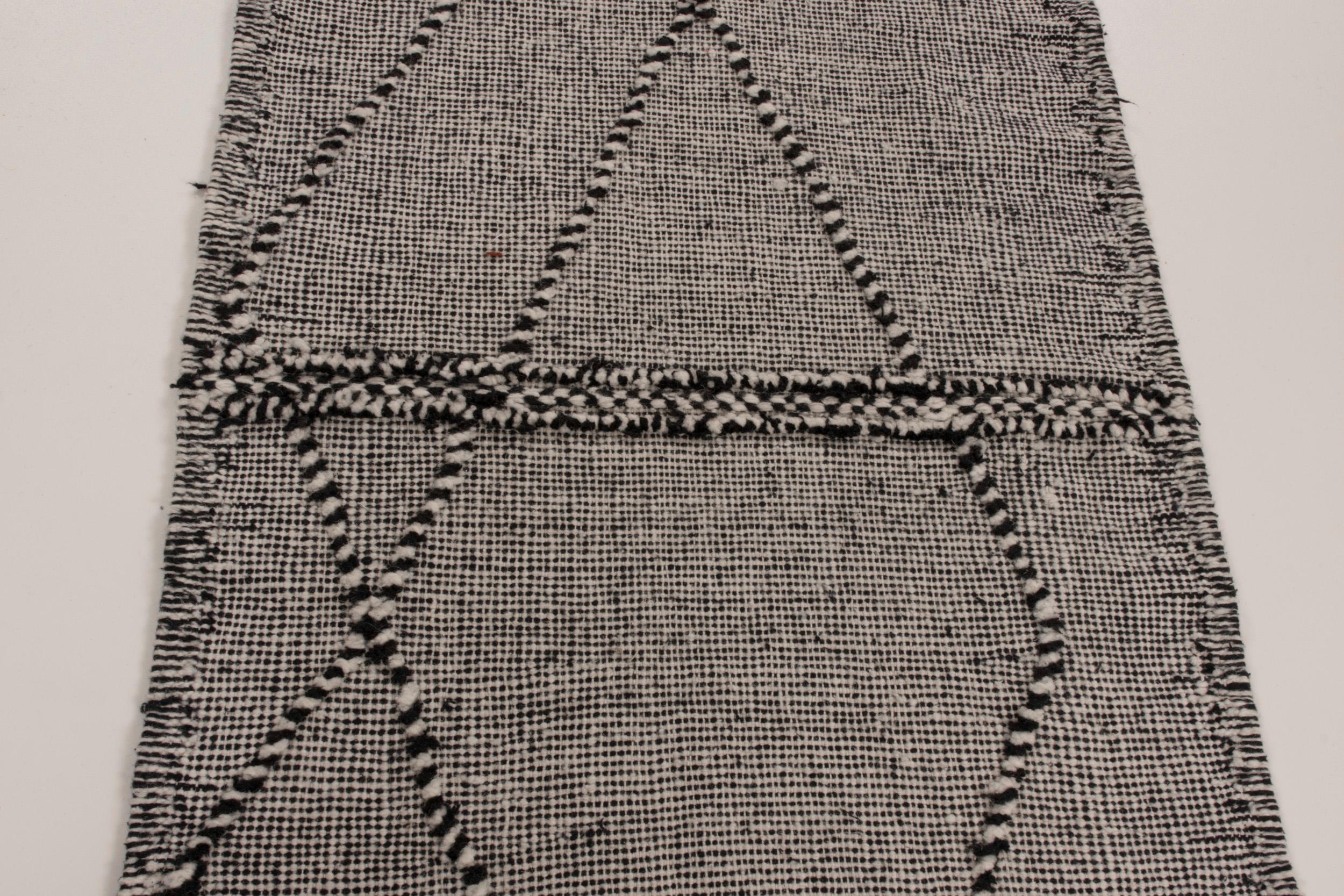 Hand-Knotted 21st Century Moroccan Berber Kilim Rug For Sale