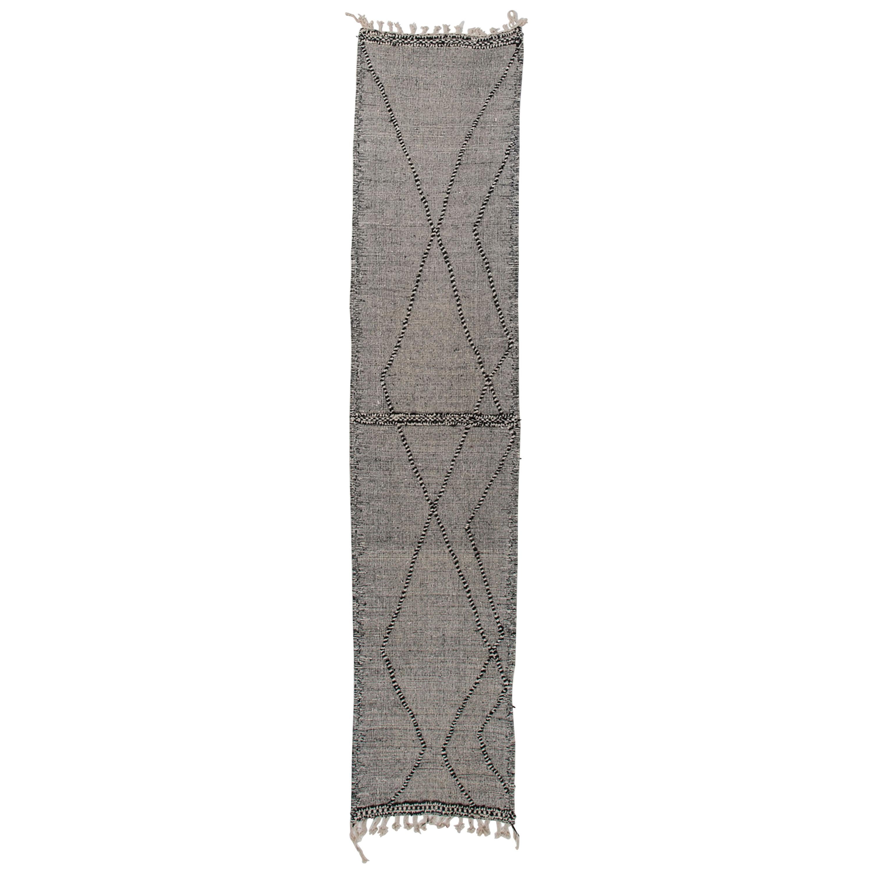 21st Century Moroccan Berber Kilim Rug im Angebot