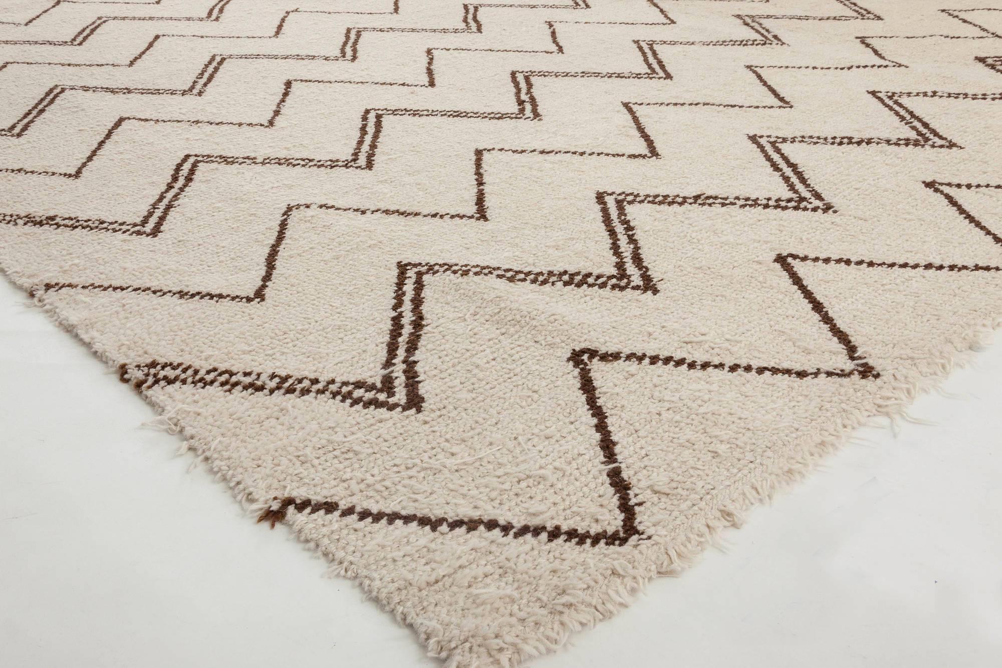 21st Century Moroccan Design White and Black Handmade Wool Rug In New Condition In New York, NY