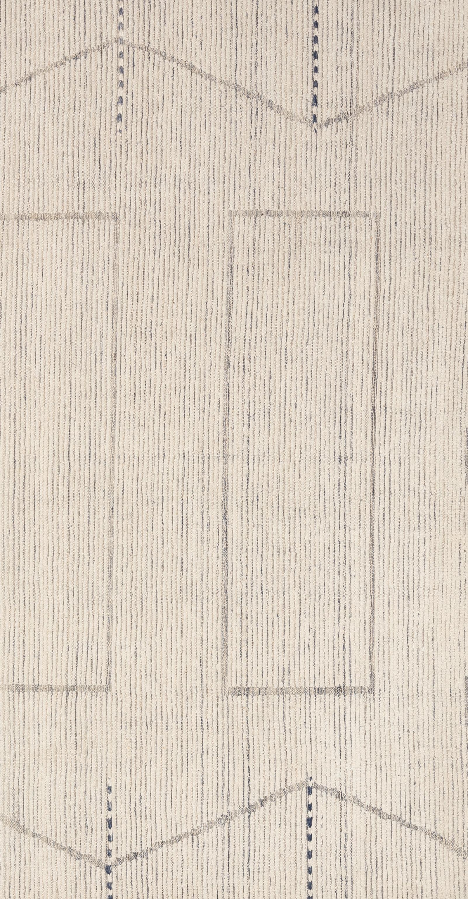 Rehaussez votre décoration intérieure avec ce magnifique tapis marocain, véritable chef-d'œuvre de l'artisanat. Doté de motifs géométriques complexes et d'un mélange captivant de tons terreux, ce tapis ajoute une touche d'élégance exotique à
